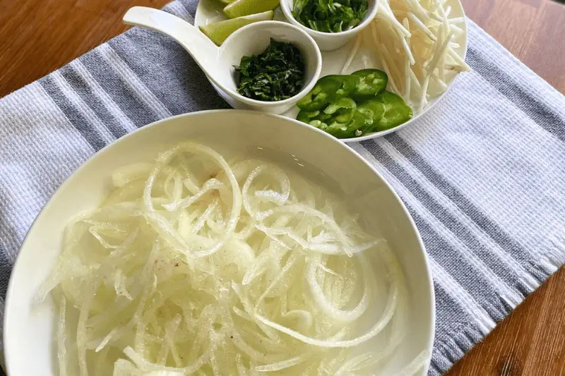 How to Pickle Onions for Pho (Hanh Dam)